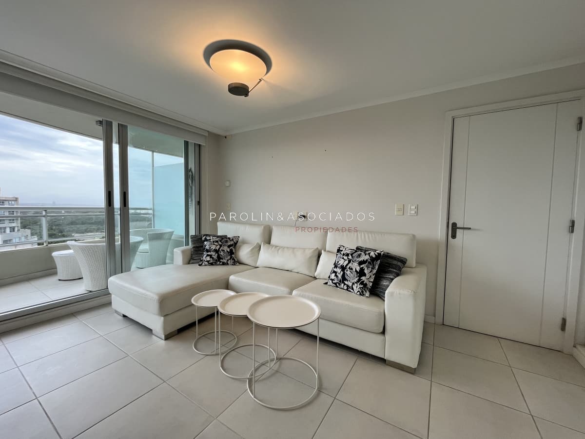 Piso alto 2 dormitorios con 1 baño en ocean drive, Punta del Este