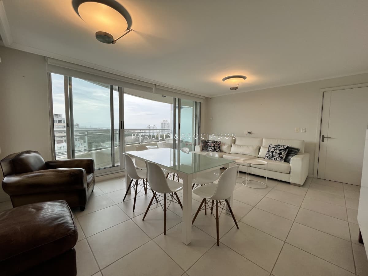 Piso alto 2 dormitorios con 1 baño en ocean drive, Punta del Este