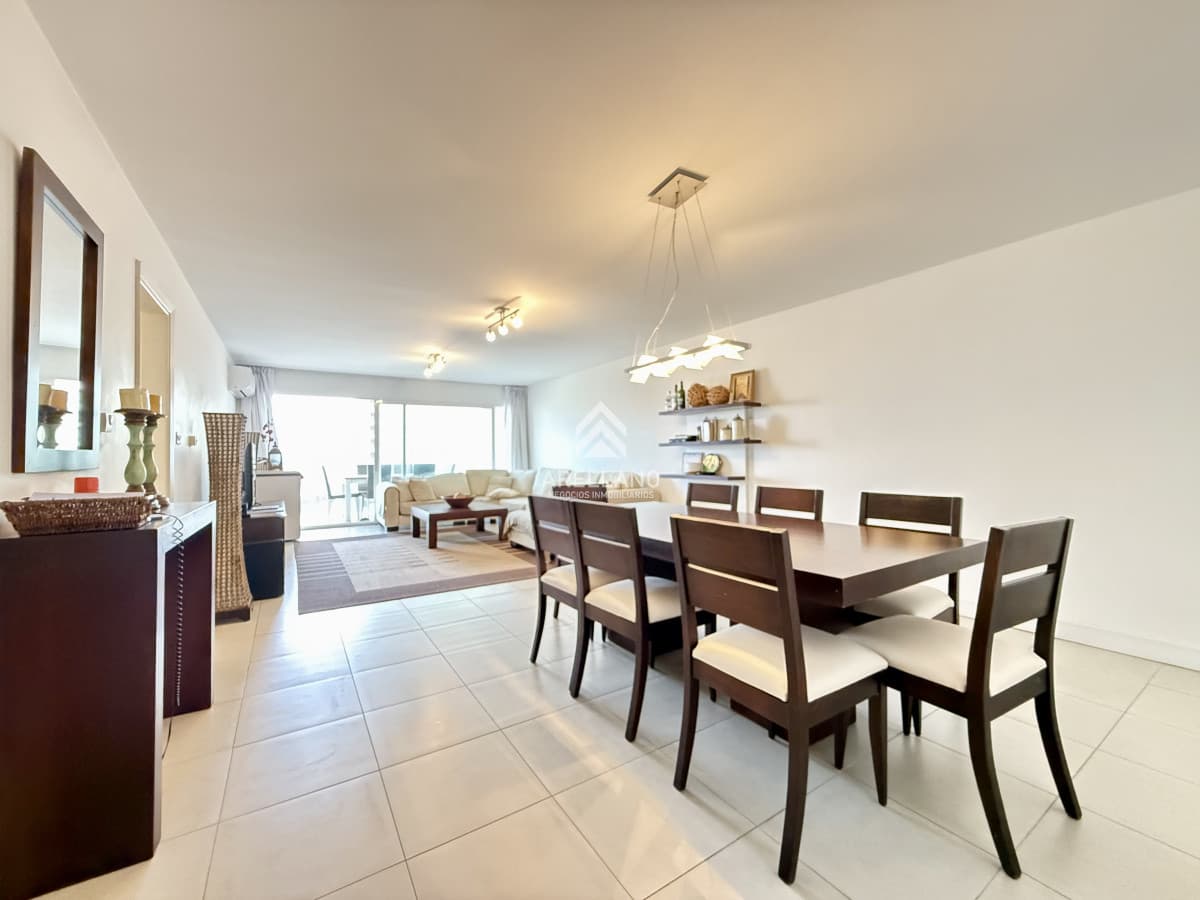 Apartamento ID.5176 - Apartamento en venta – Torre Manhattan, Punta del Este