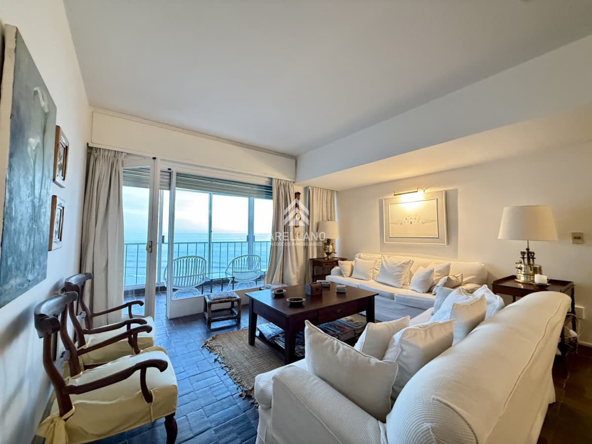 Apartamento ID.3168 - Venta apartamento 3 dormitorios y dependencia Brava