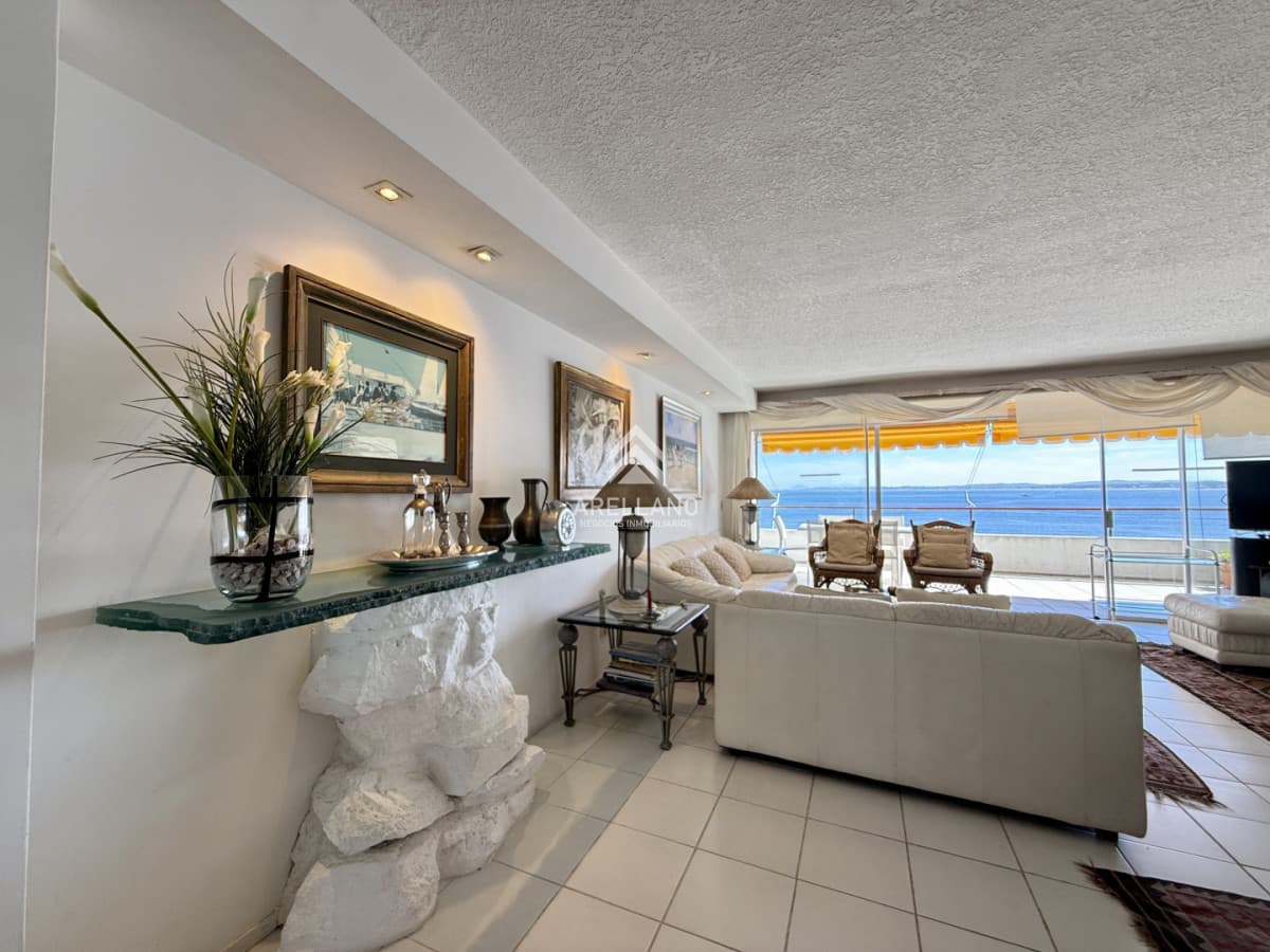 Apartamento ID.6206 - Venta Penthouse de categoría en Espigón  Rambla General Artigas