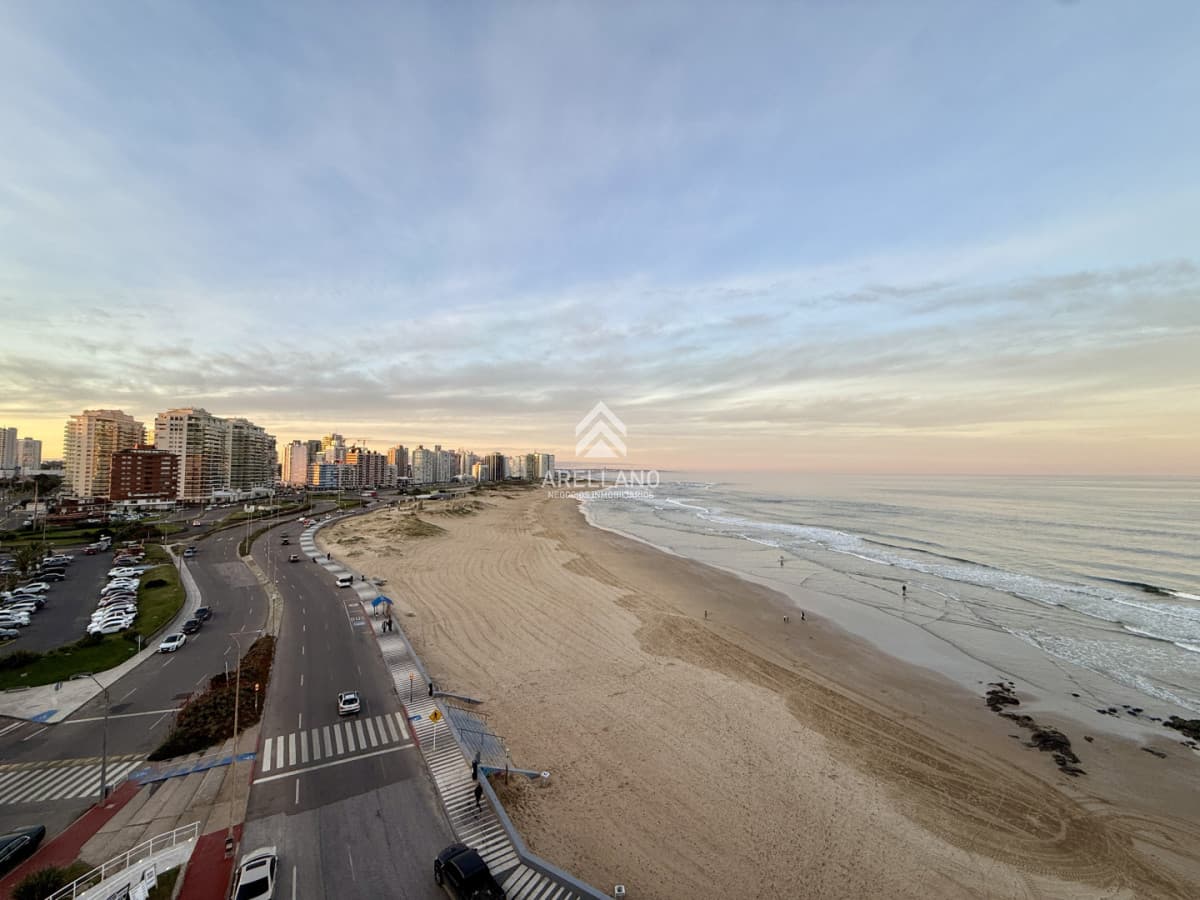 Apartamento ID.3168 - Venta apartamento 3 dormitorios y dependencia Brava