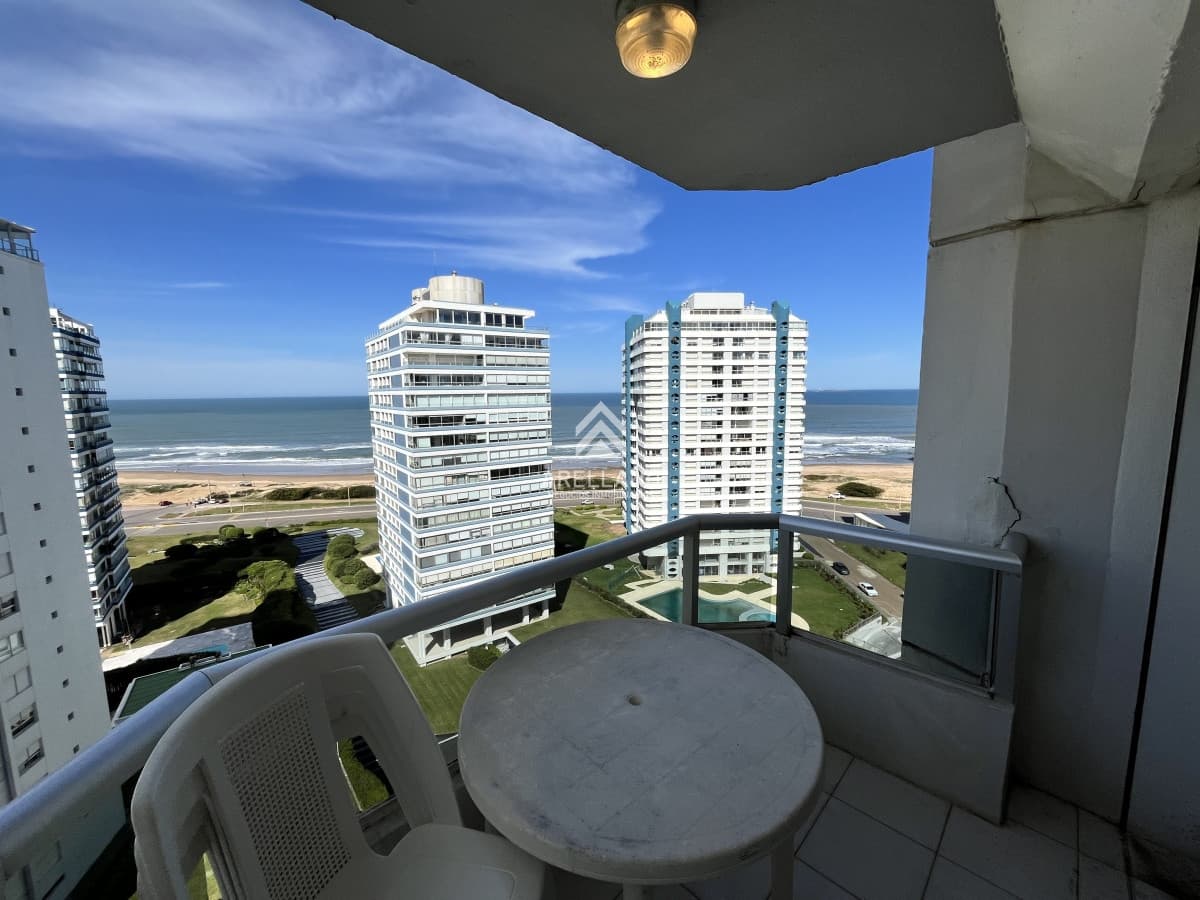 Apartamento ID.4084 - Venta apartamento 2 dormitorios y dependencia Playa Brava