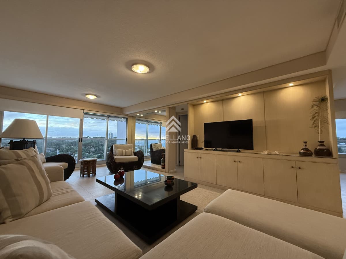 Apartamento ID.5562 - Alquiler Temporal  Lincoln Center Punta del Este