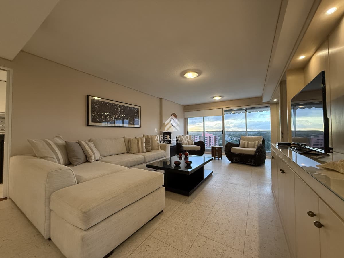 Apartamento ID.5562 - Alquiler Temporal  Lincoln Center Punta del Este