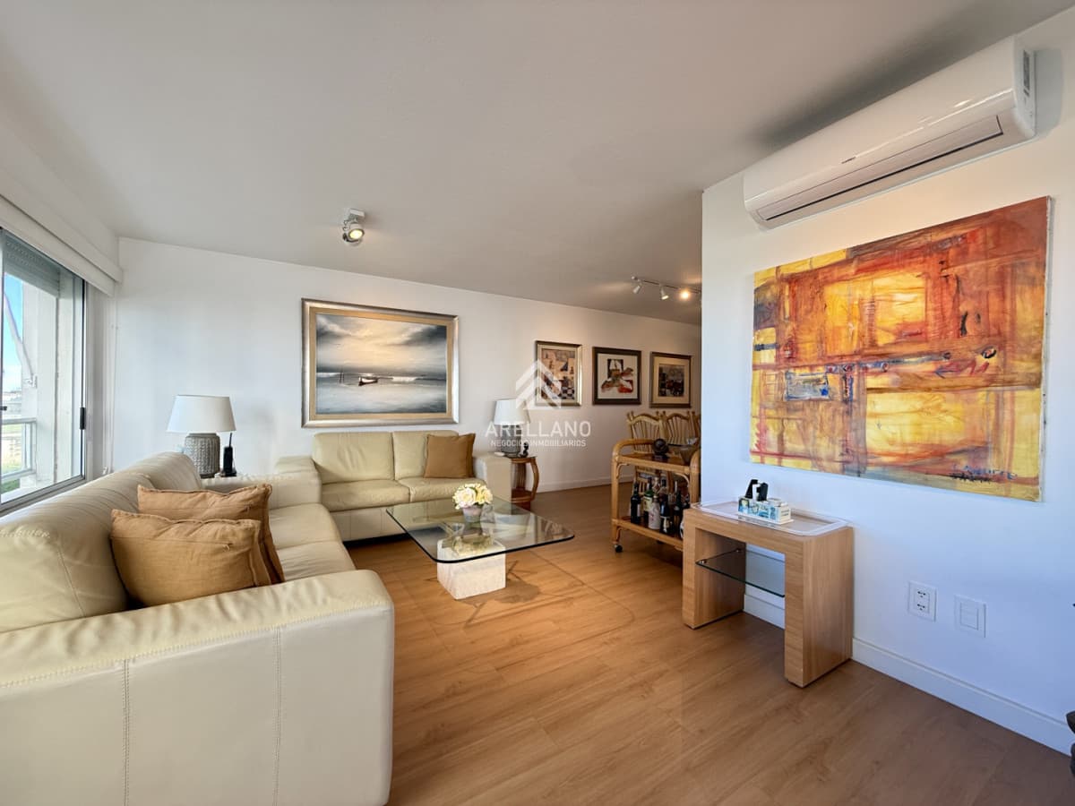 Apartamento ID.6284 - Venta apartamento 3 dormitorios y dependencia de servicio