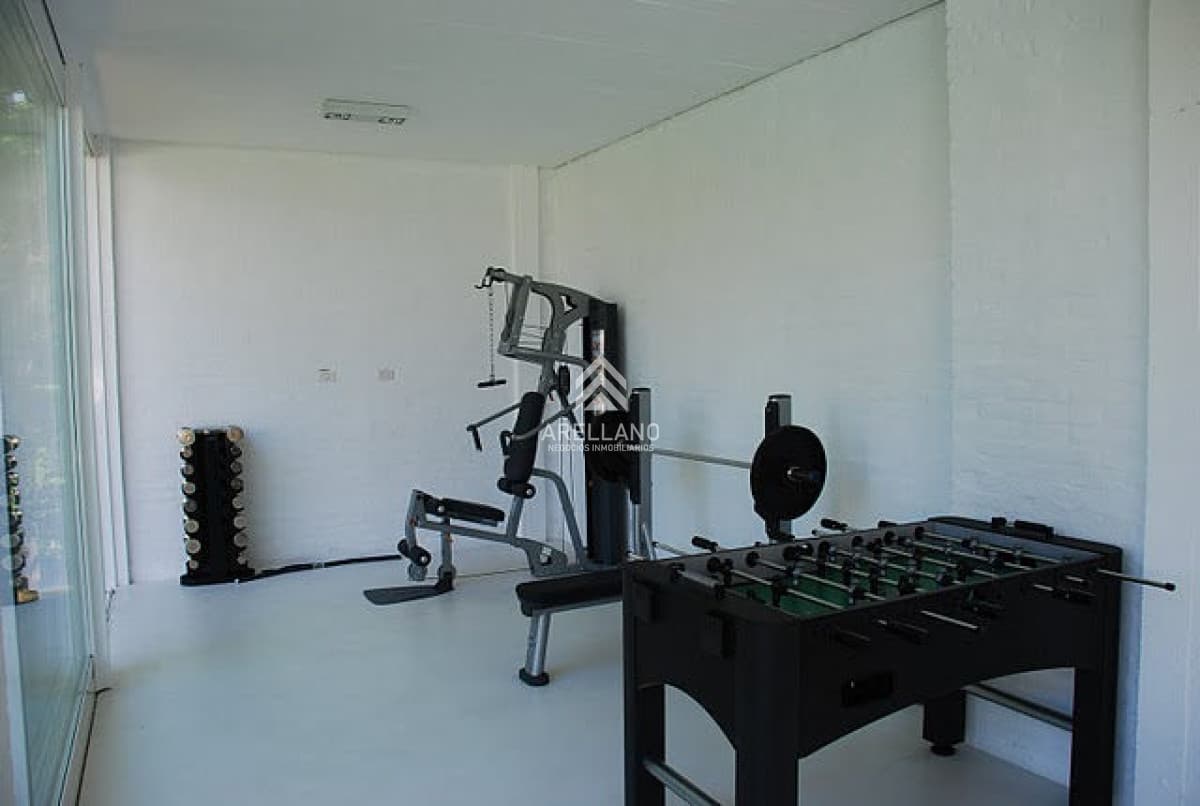 Casa ID.3857 - Venta casa 5 dormitorios Lugano