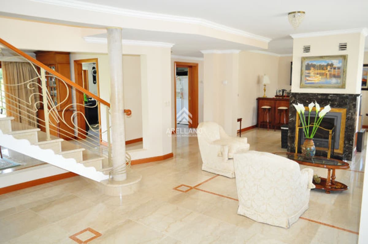 Casa ID.3292 - Casa en Mansa, 5 dormitorios  ABIERTO A NEGOCIOS, TOMA TERRENO O APARTAMENTOS .PUEDE FINANCIAR 40% CON INTERES
