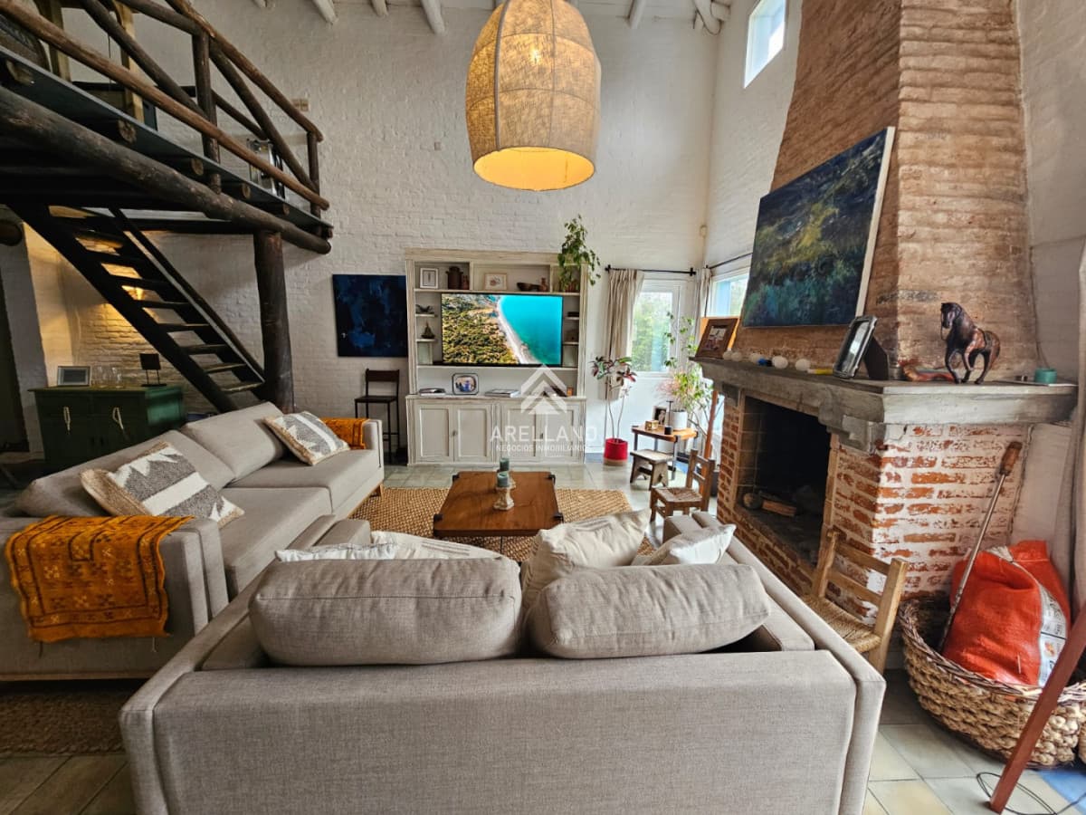 Casa ID.4799 - Venta casa 3 dormitorios y dependencia