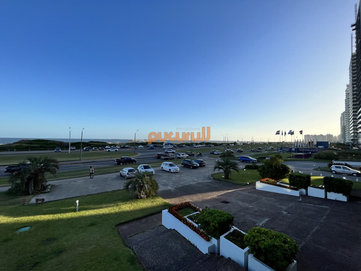 Apartamento en venta - 2 dormitorios + ½ | 2 baños | cochera techada