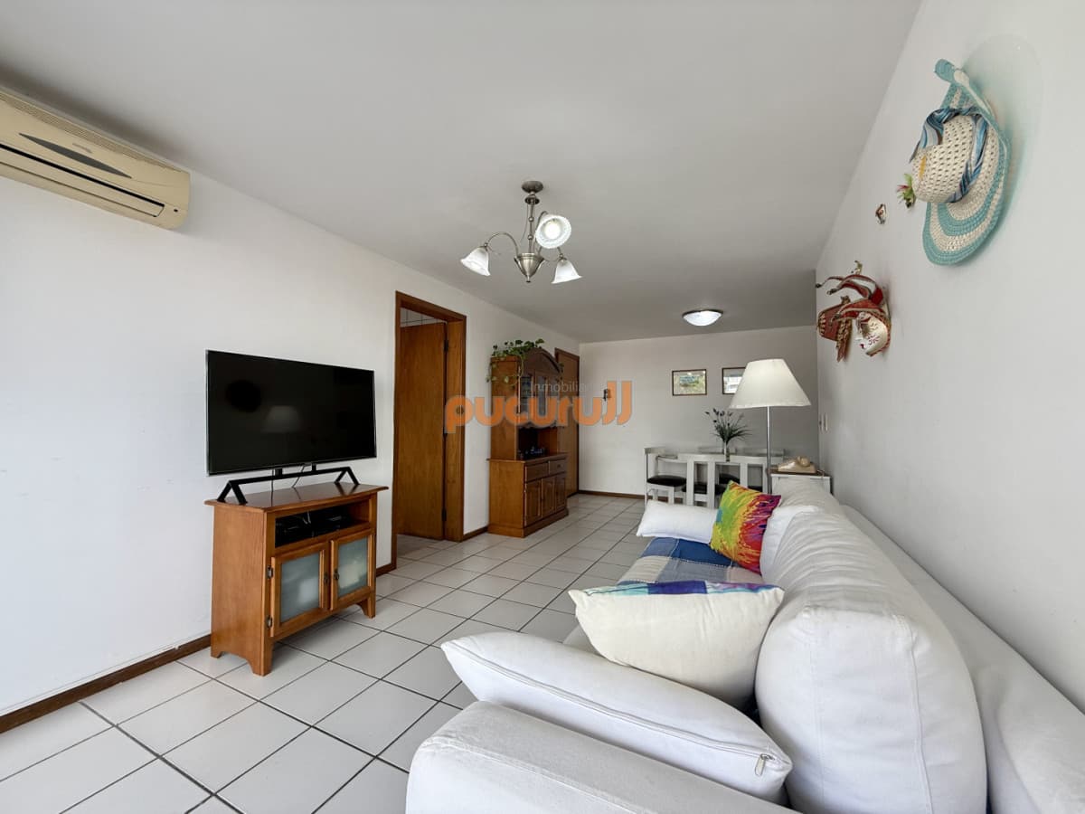 Apartamento en venta en Edificio Cap Bretón  Av. Roosevelt y Av. Biarritz
