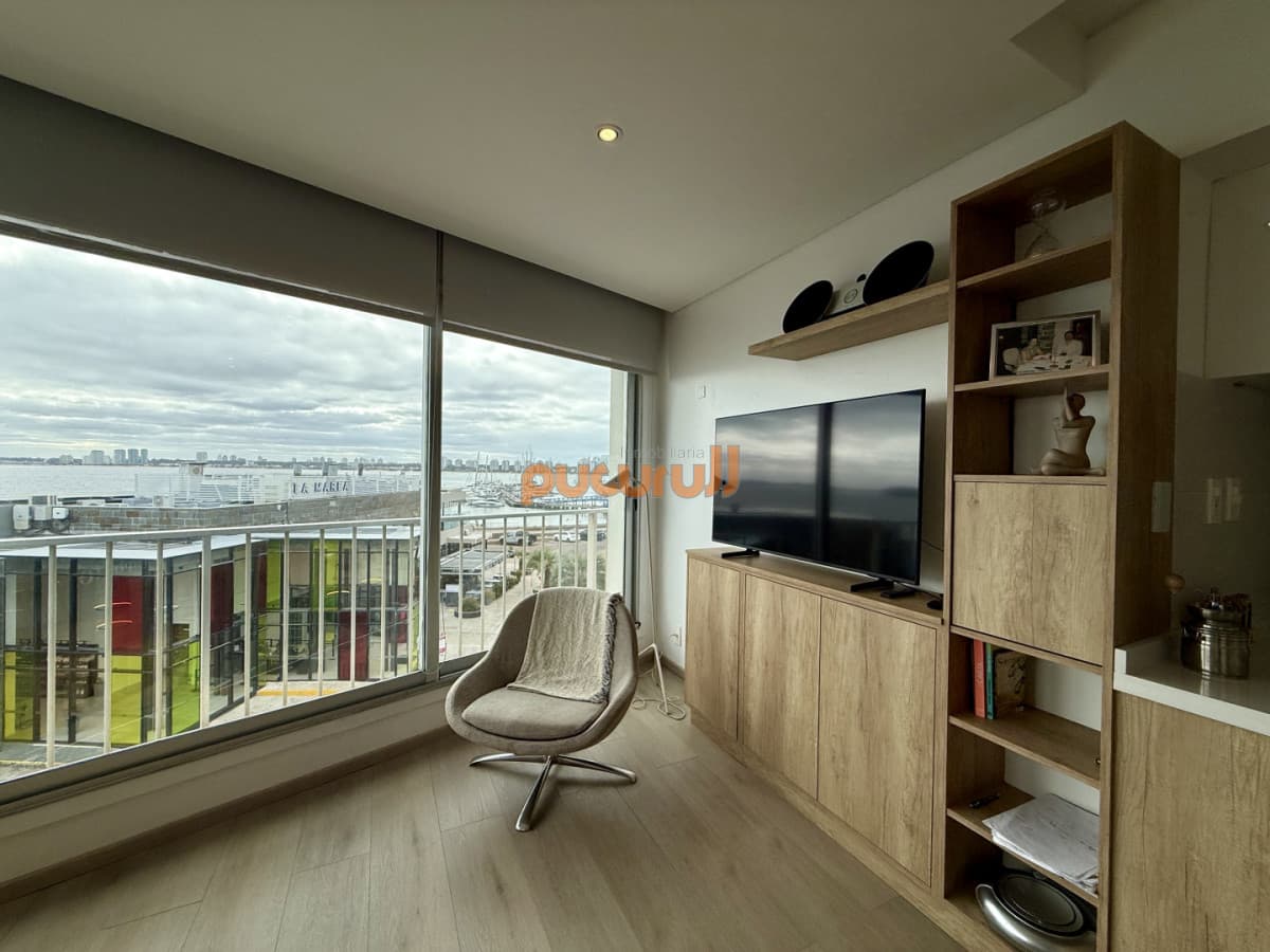 Apartamento en venta en Edificio Dársena frente al puerto de Punta del este