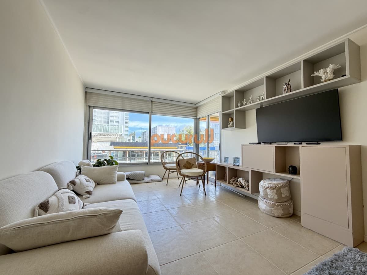 Apartamento de 2 dormitorios con garage en la Península, Punta del Este