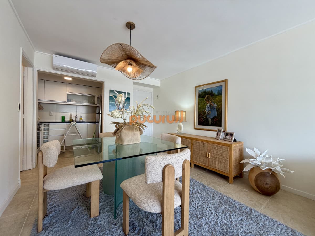 Apartamento de 2 dormitorios con garage en la Península, Punta del Este