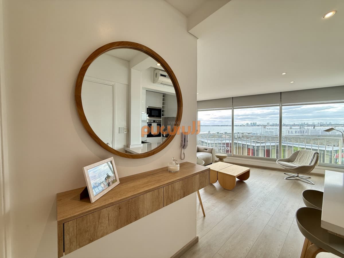 Apartamento en venta en Edificio Dársena frente al puerto de Punta del este