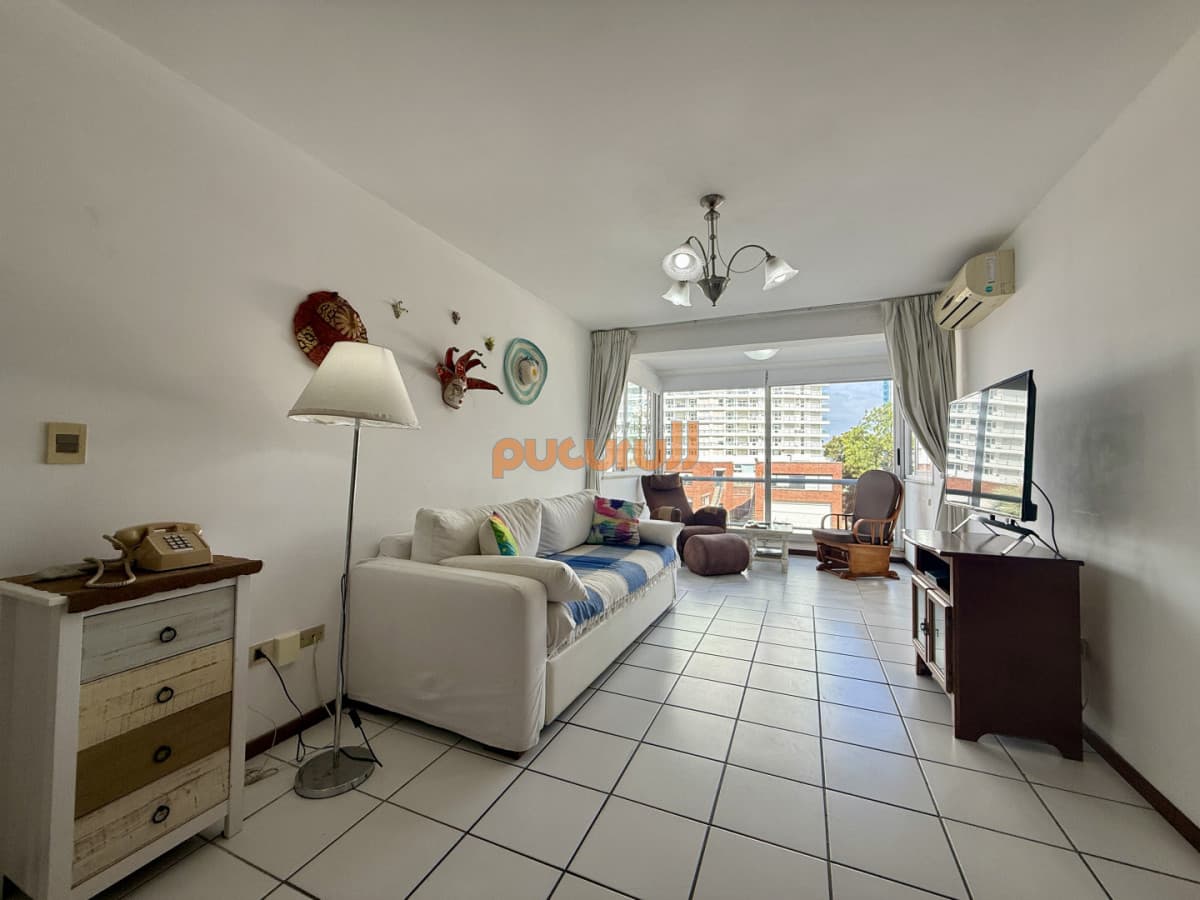 Apartamento en venta en Edificio Cap Bretón  Av. Roosevelt y Av. Biarritz