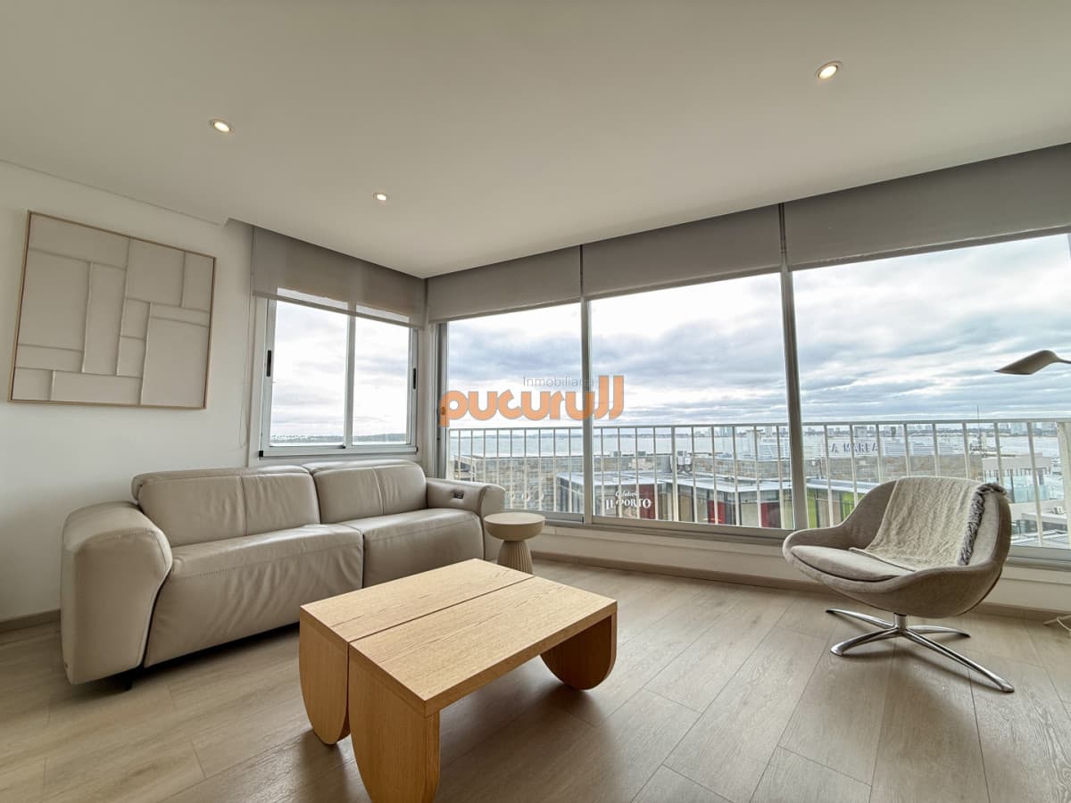 Apartamento en venta en Edificio Dársena frente al puerto de Punta del este