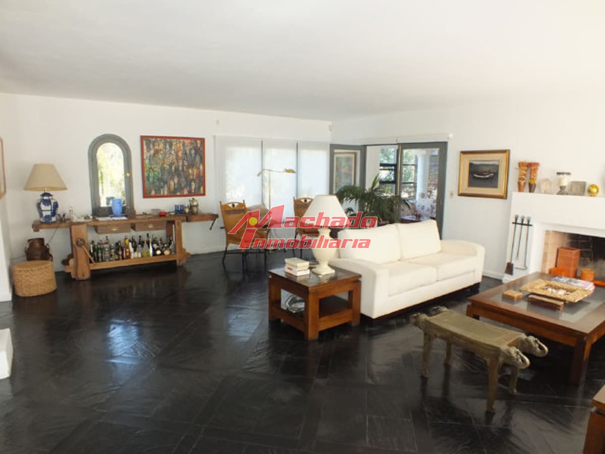 HERMOSA CASA A POCAS CUADRAS DEL MAR