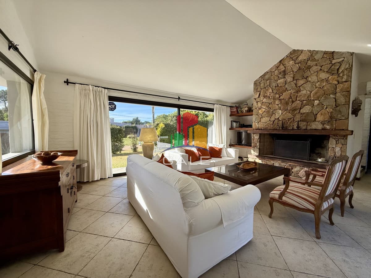 Gale Propiedades & Escribanía Casa ID.3768 - Chalet en Rincón del Indio – A 500 metros del mar