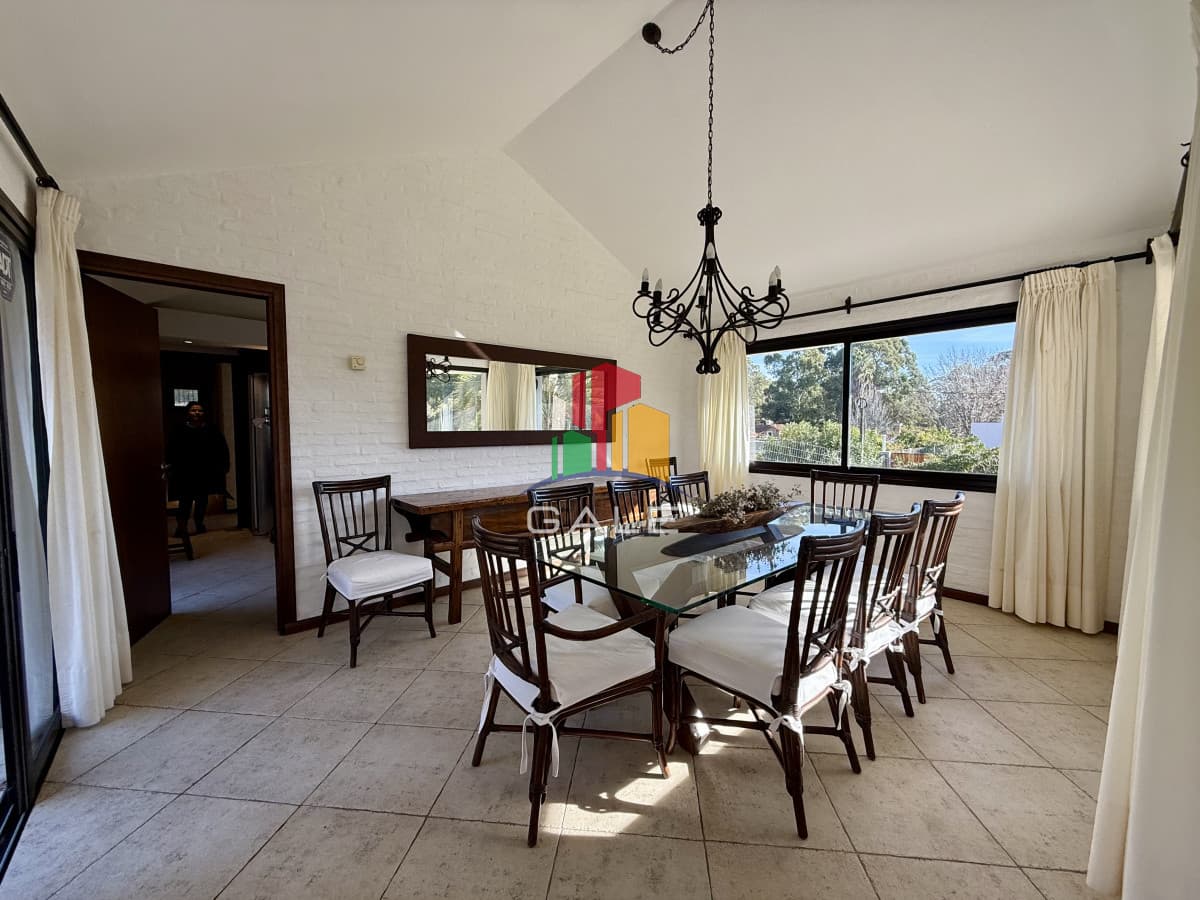 Gale Propiedades & Escribanía Casa ID.3768 - Chalet en Rincón del Indio – A 500 metros del mar