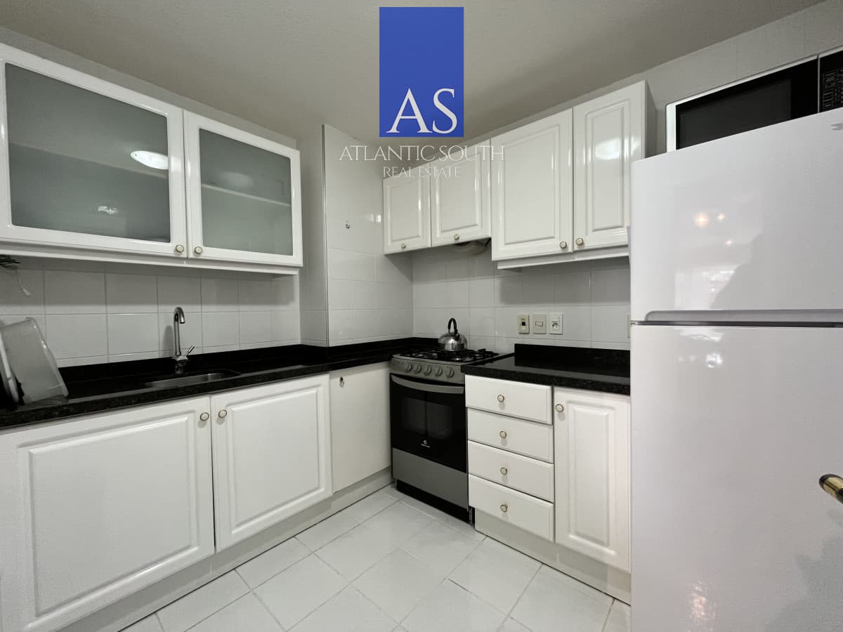 Apartamento 3 dormitorios a pasos del mar con excelentes servicios Playa Mansa