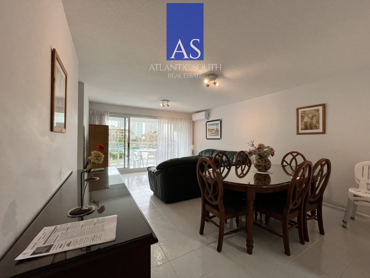 Apartamento 3 dormitorios a pasos del mar con excelentes servicios Playa Mansa