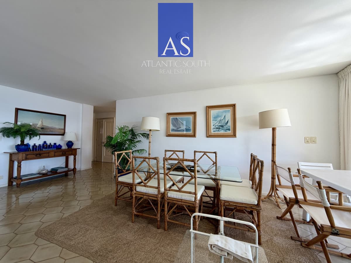 Planta de categroría en Península vista al mar 3 dormitorios Punta del Este