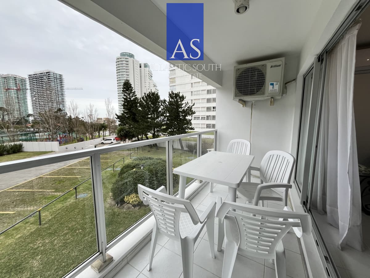 Apartamento 3 dormitorios a pasos del mar con excelentes servicios Playa Mansa