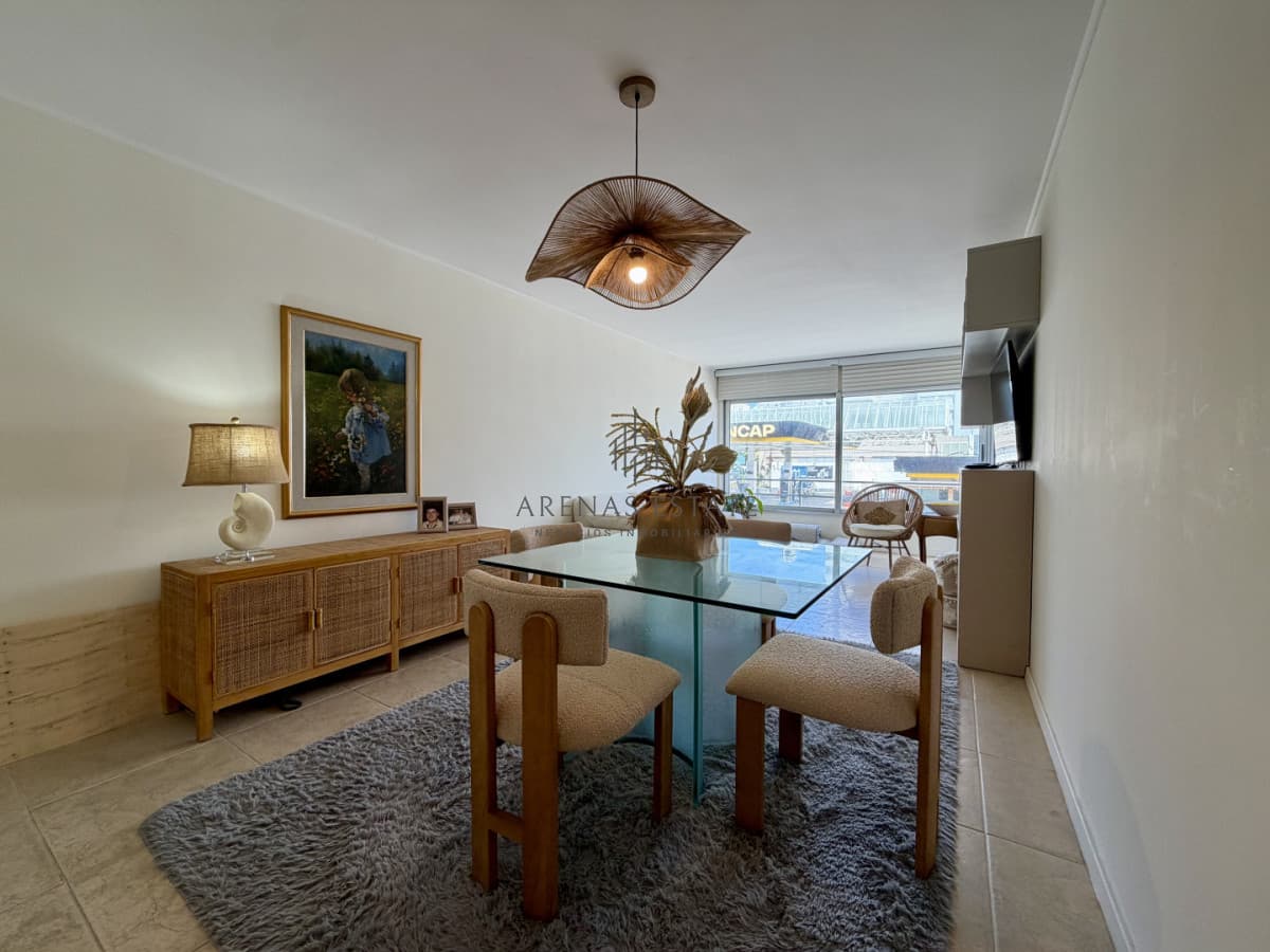 Apartamento ID.4864 - Apartamento de 2 dormitorios con garage en la Península, Punta del Este