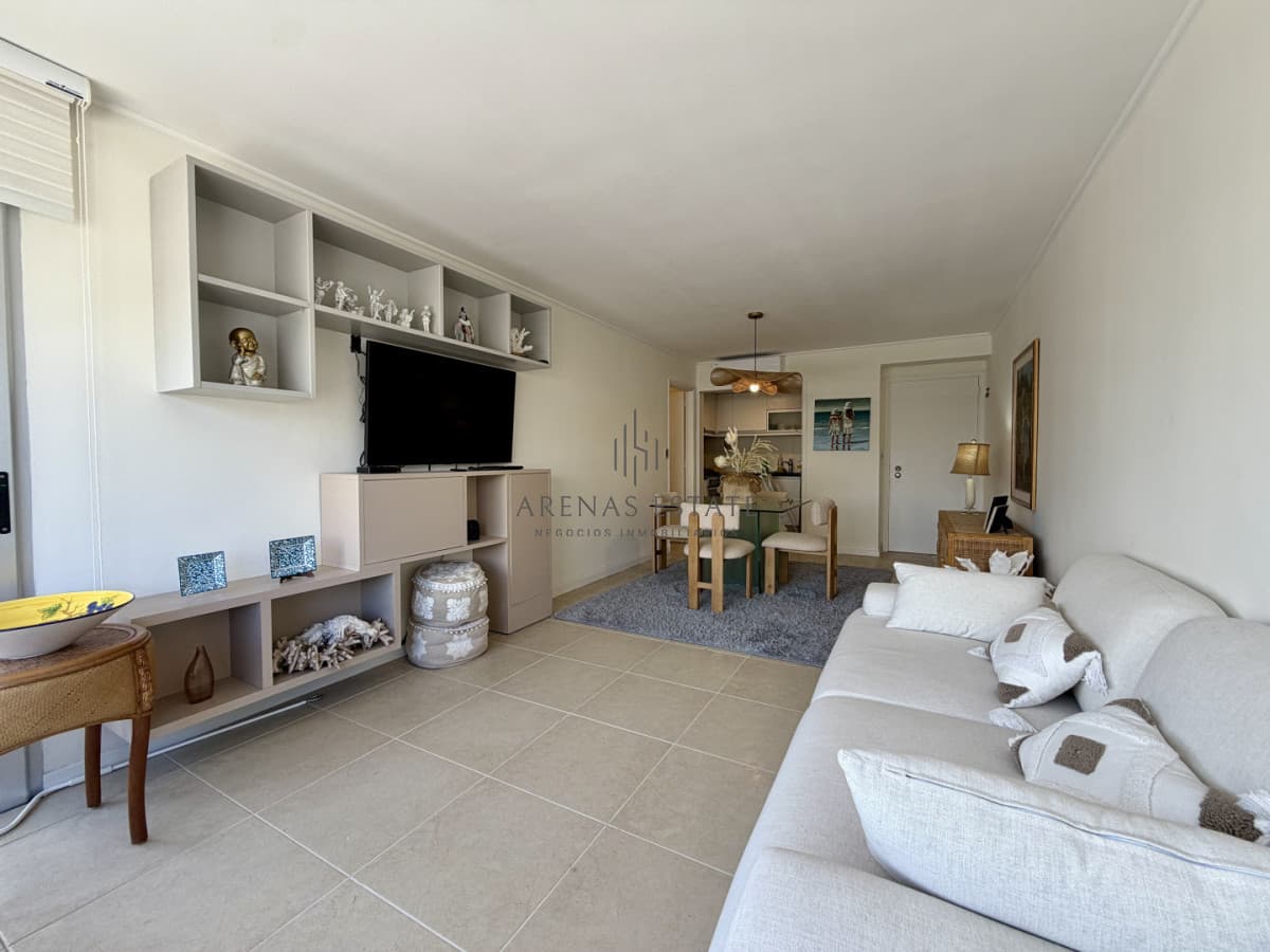 Apartamento ID.4864 - Apartamento de 2 dormitorios con garage en la Península, Punta del Este