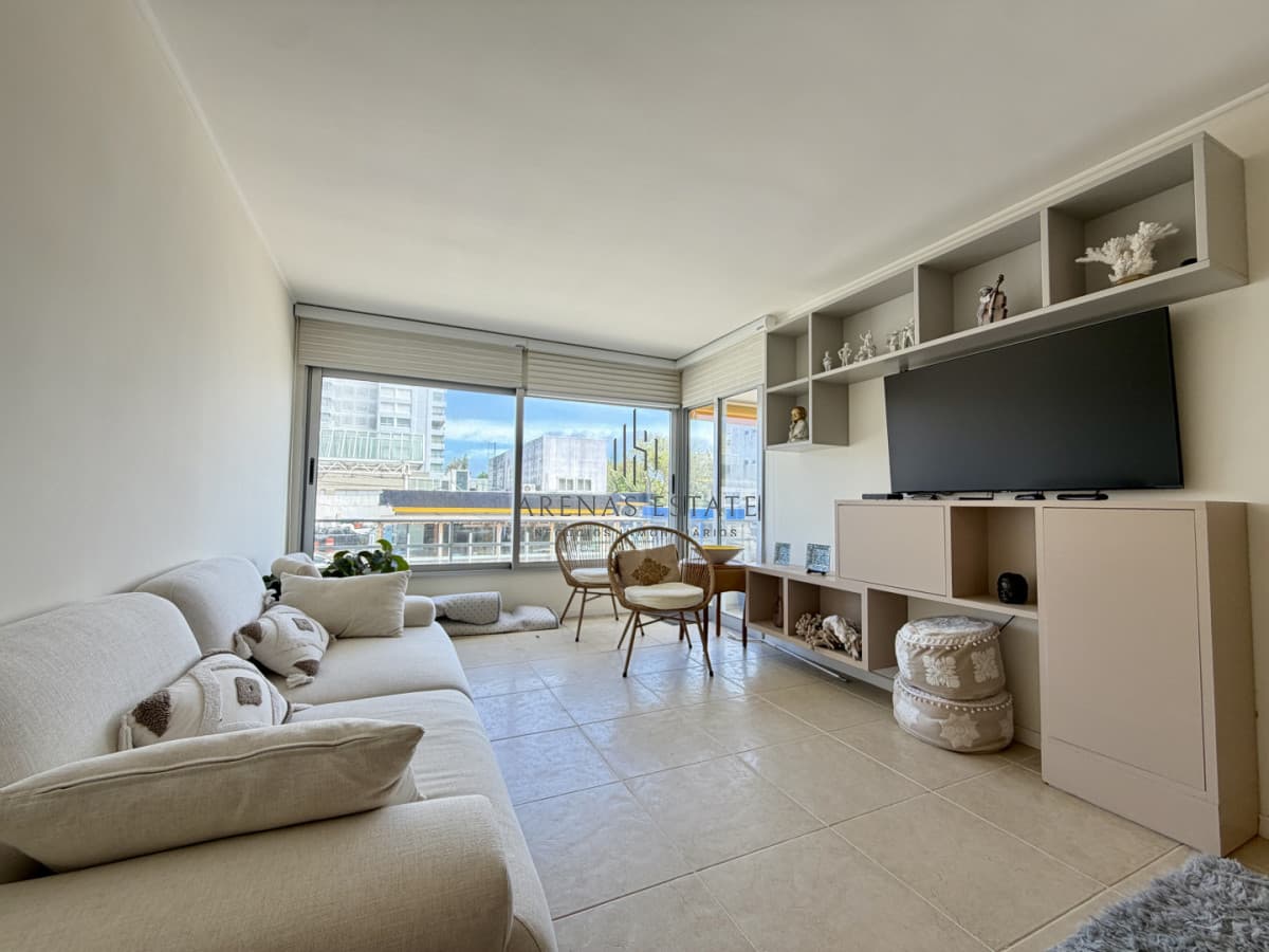 Apartamento ID.4864 - Apartamento de 2 dormitorios con garage en la Península, Punta del Este