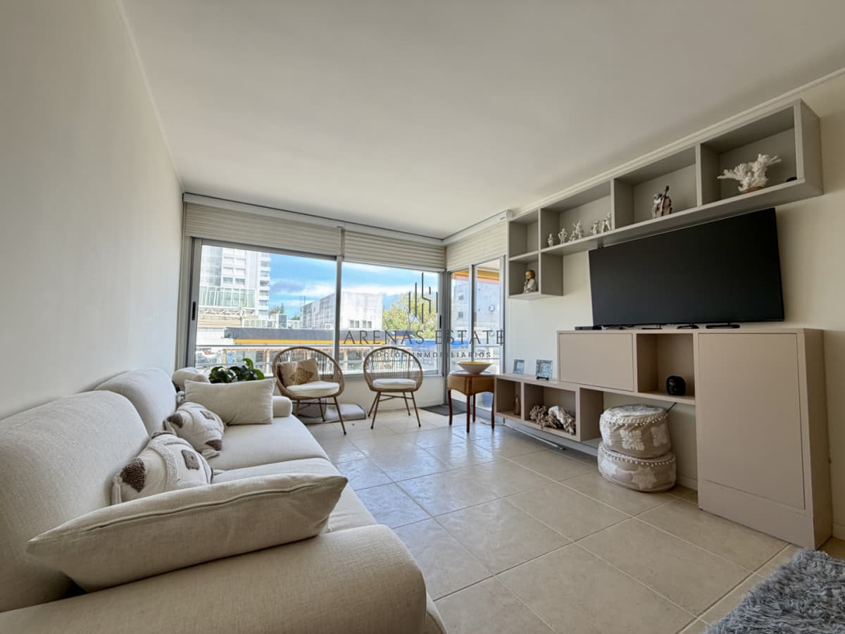 Apartamento ID.4864 - Apartamento de 2 dormitorios con garage en la Península, Punta del Este