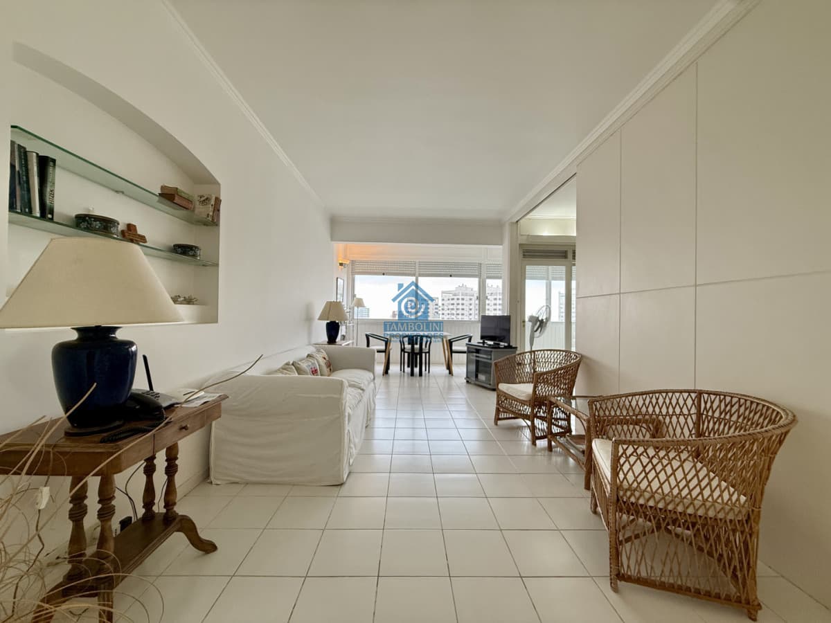 Apartamento ID.1360 - Apartamento en venta en Vanguardia Piso 12  hacia Playa Brava