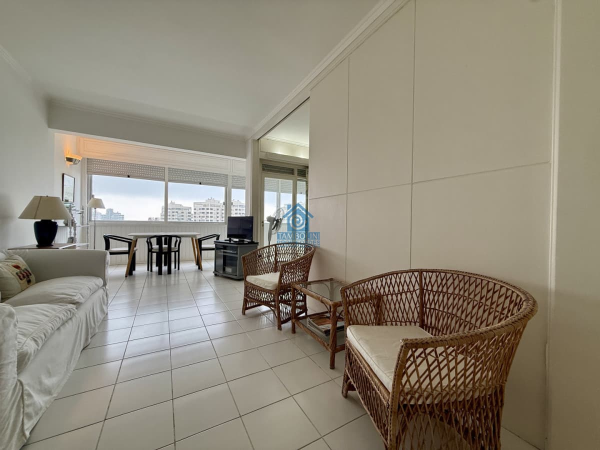 Apartamento ID.1360 - Apartamento en venta en Vanguardia Piso 12  hacia Playa Brava