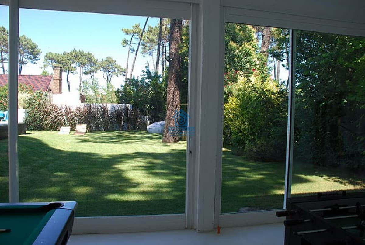 Casa ID.1145 - Venta Casa en Lugano  5 dormitorios gran parque con piscina