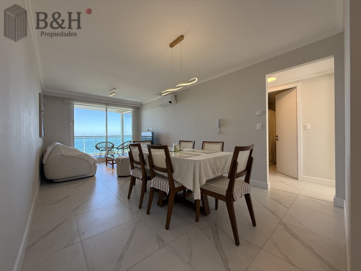 Apartamento en Pinares con Parrillero primera linea punta del este