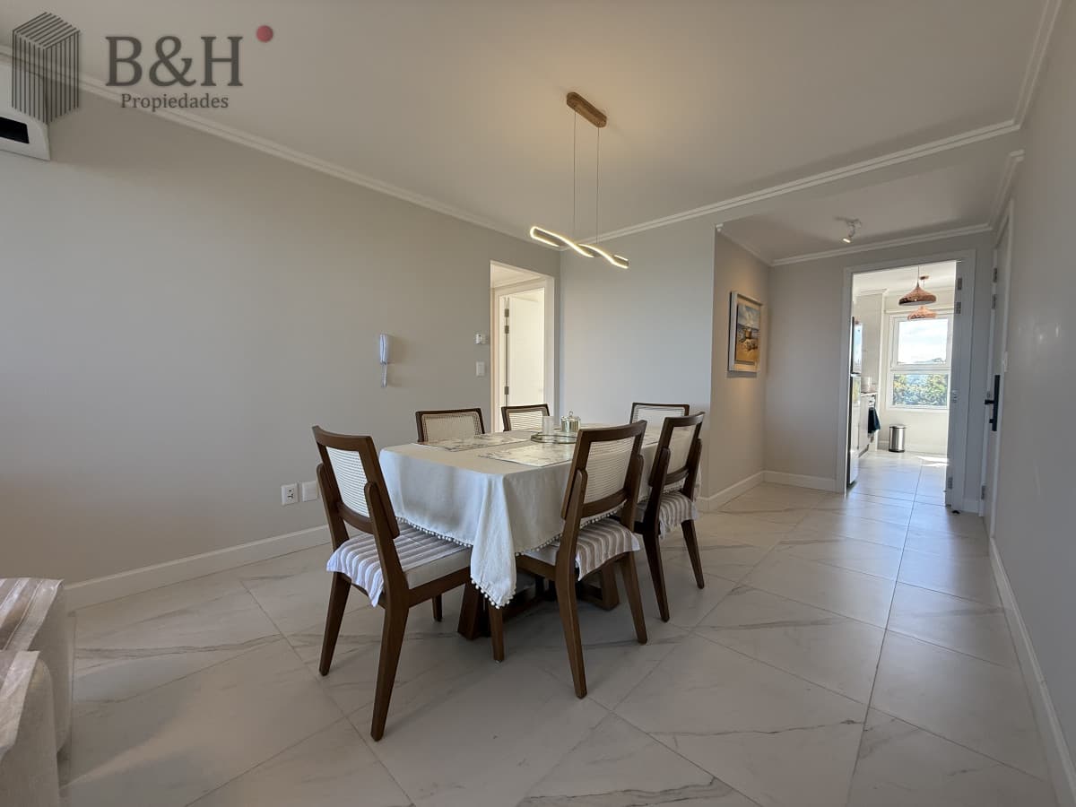 Apartamento en Pinares con Parrillero primera linea punta del este