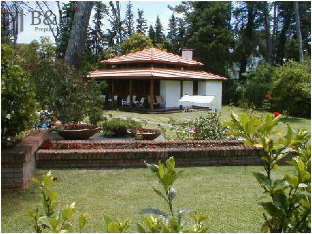hermosa casa con muy buen parque