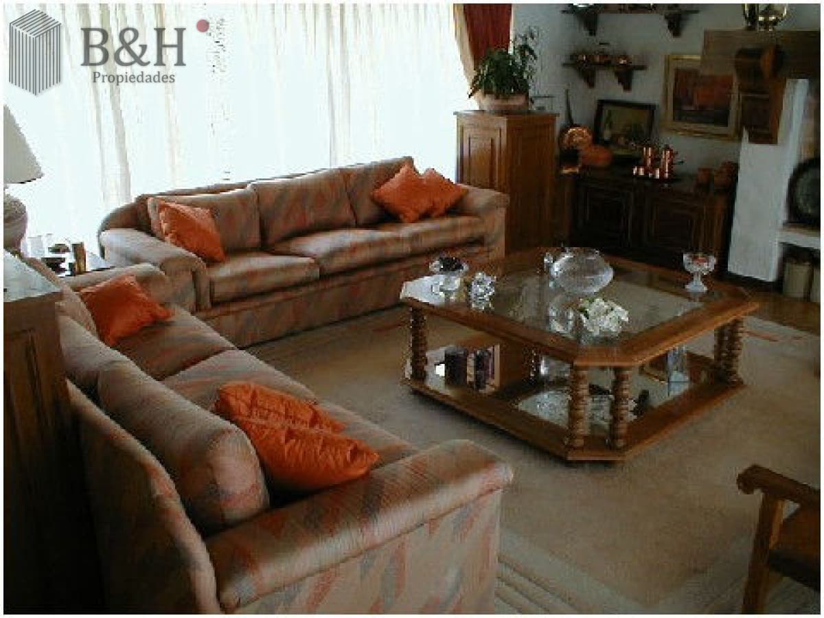hermosa casa con muy buen parque
