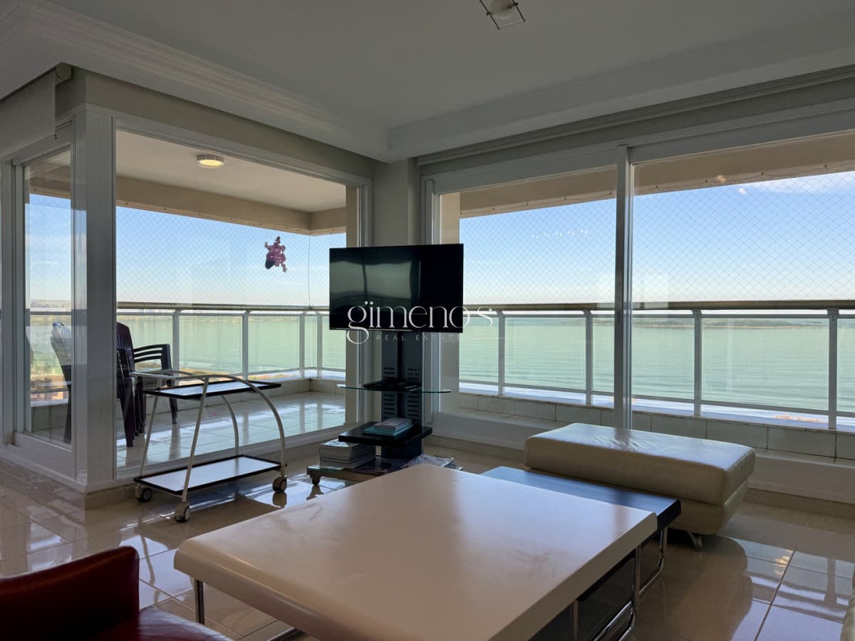Apartamento en Venta en Le Jardin - Primera Linea de Playa Mansa - Punta del Este