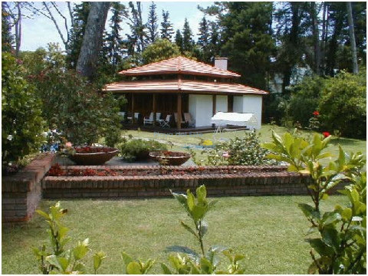 hermosa cvasa con muy buen parque escucha oferta y financia a largo plazo - Inmobiliaria Playa del Este