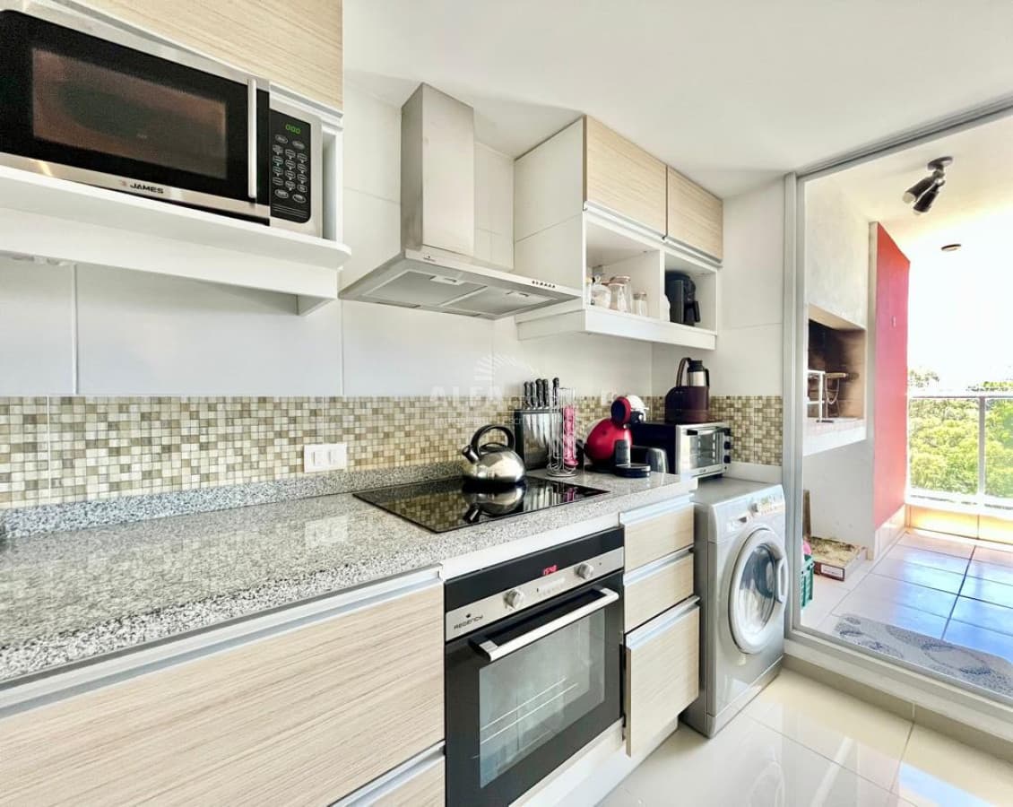 Apartamento en venta con parrillero propio, Punta del Este, Roosevelt