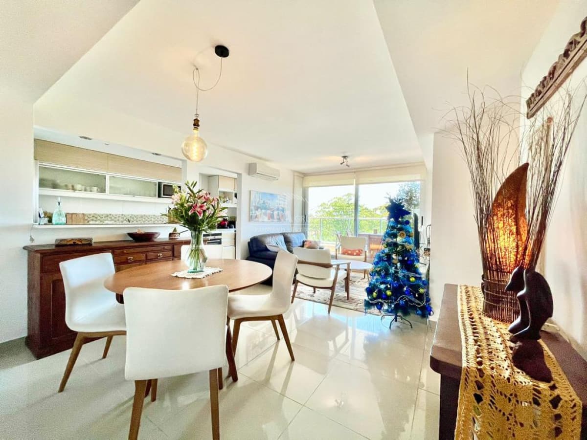 Apartamento en venta con parrillero propio, Punta del Este, Roosevelt