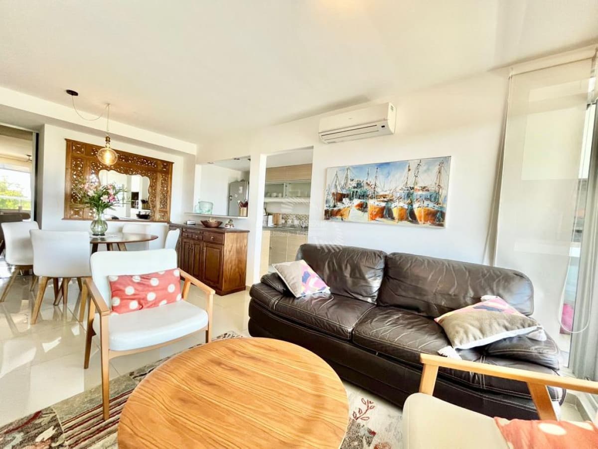 Apartamento en venta con parrillero propio, Punta del Este, Roosevelt
