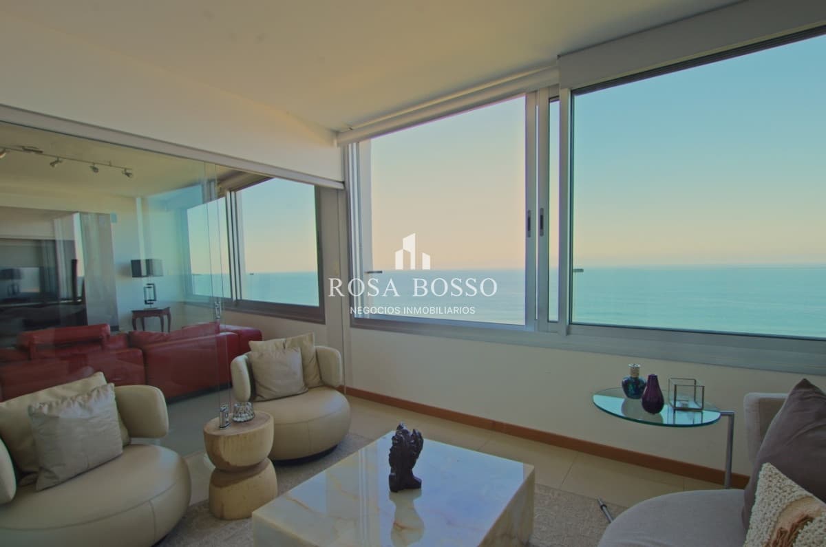 Apartamento de 3 dormitorios en torre de categoría - Primera línea de la Brava