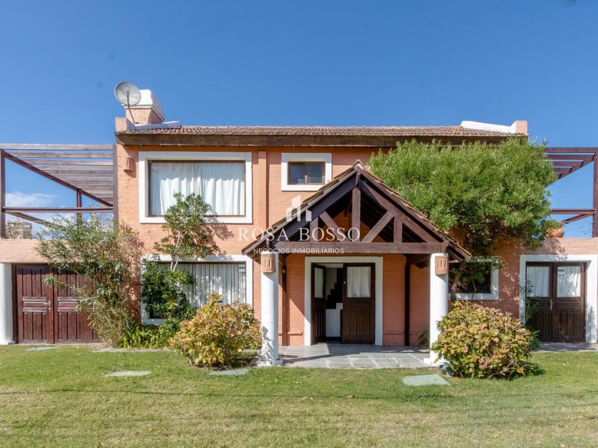 Casa en alquiler 4 dormitorios con piscina en Montoya