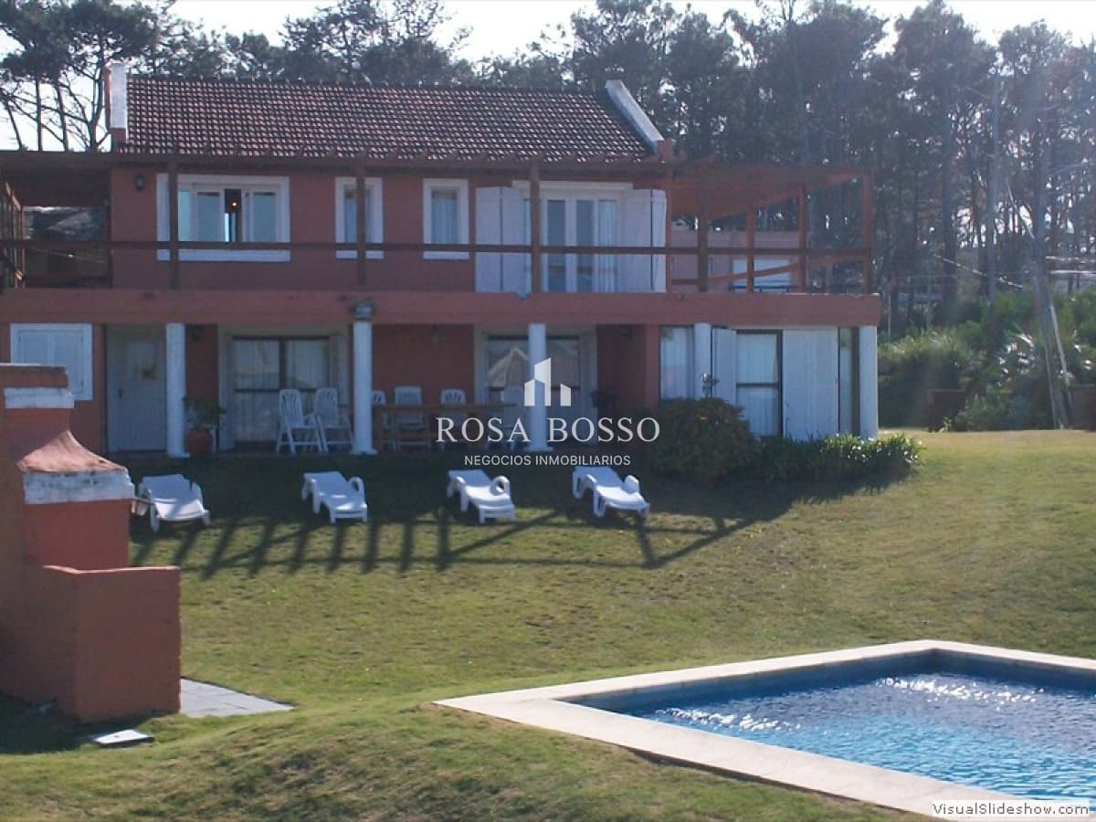 Casa en alquiler 4 dormitorios con piscina en Montoya