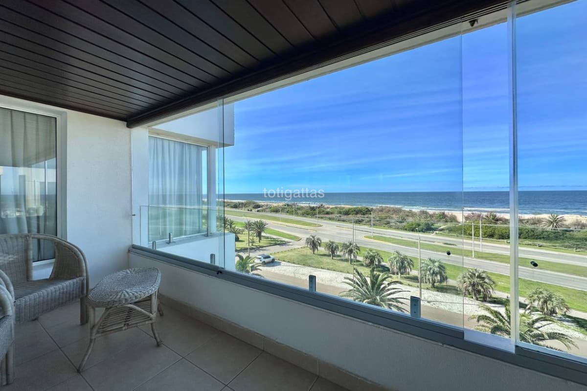 Penthouse en Playa Brava frente al mar en alquiler
