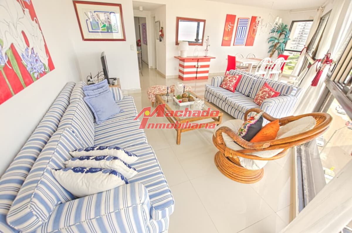 Alquiler apartamento 3 dormitorios, Playa Brava frente al mar