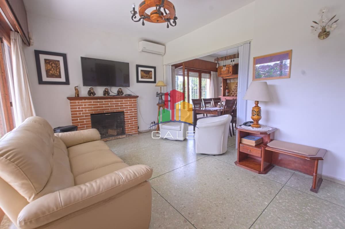 Casa en alquiler Punta del Este playa Mansa, 2 dormitorios y parrillero  -